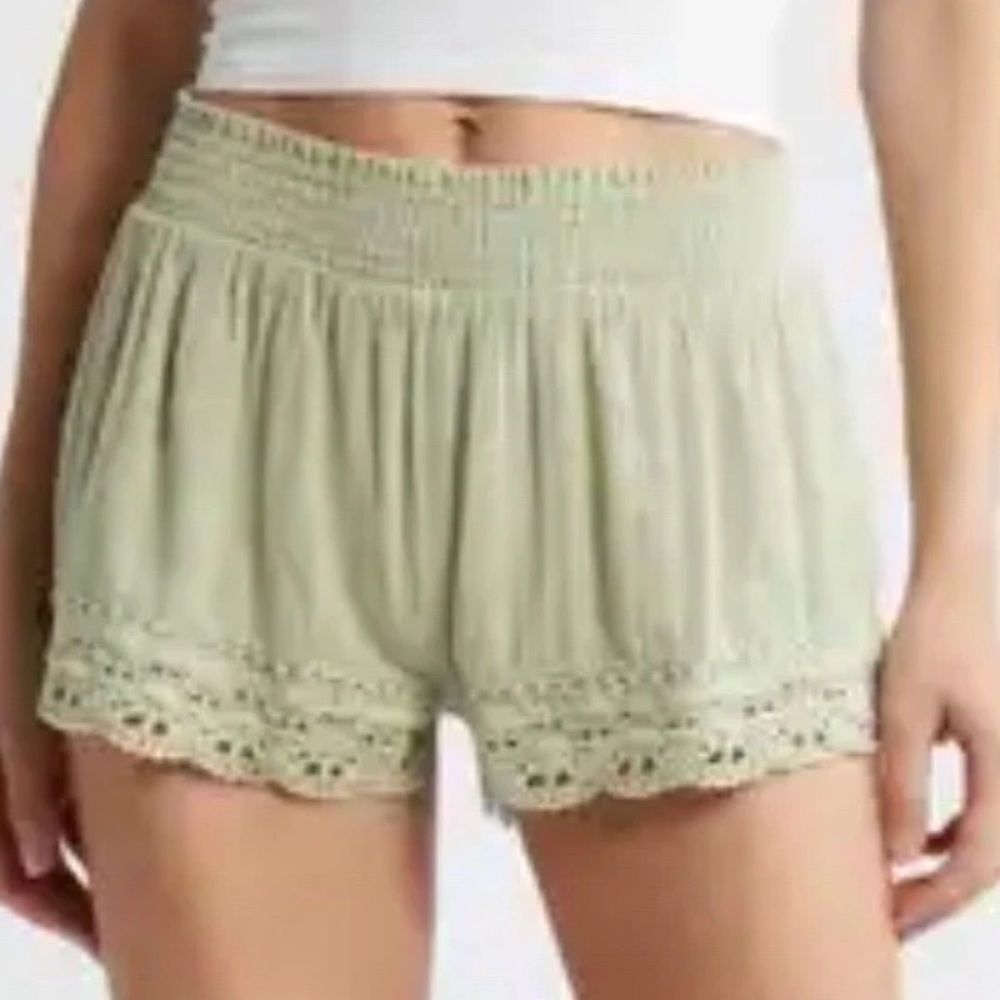 NEW BDG Urban Outfitters Lace Hem 100% Cotton Shorts Sz Sm Green Crochet Boho XS
